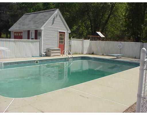 13 Dufton Road Andover, MA 01810 - Photo 6 of 7 Gallery Image 6