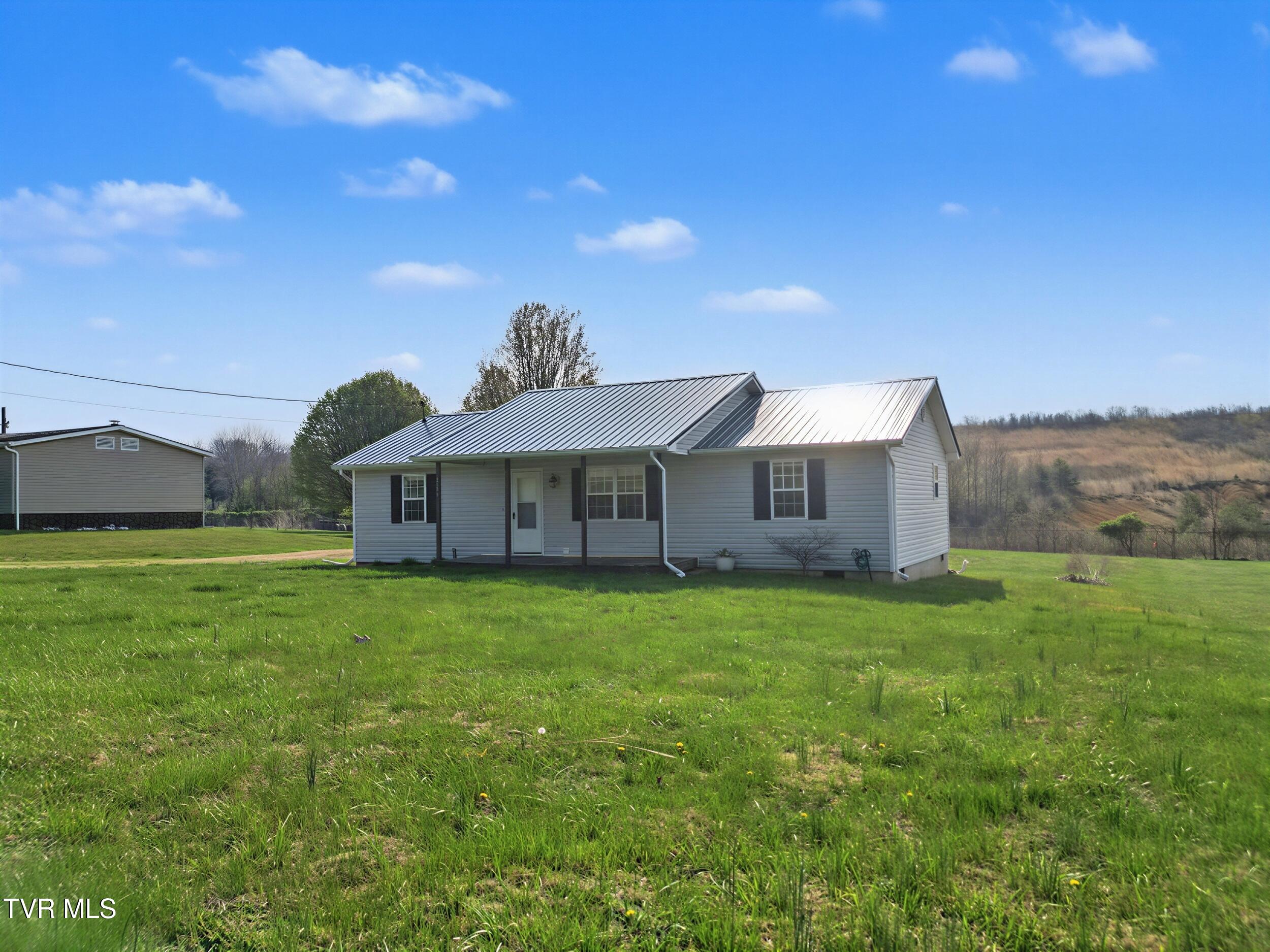 1630 Whitehouse Road Greeneville, TN 37745 - Photo 3 of 26 2_102