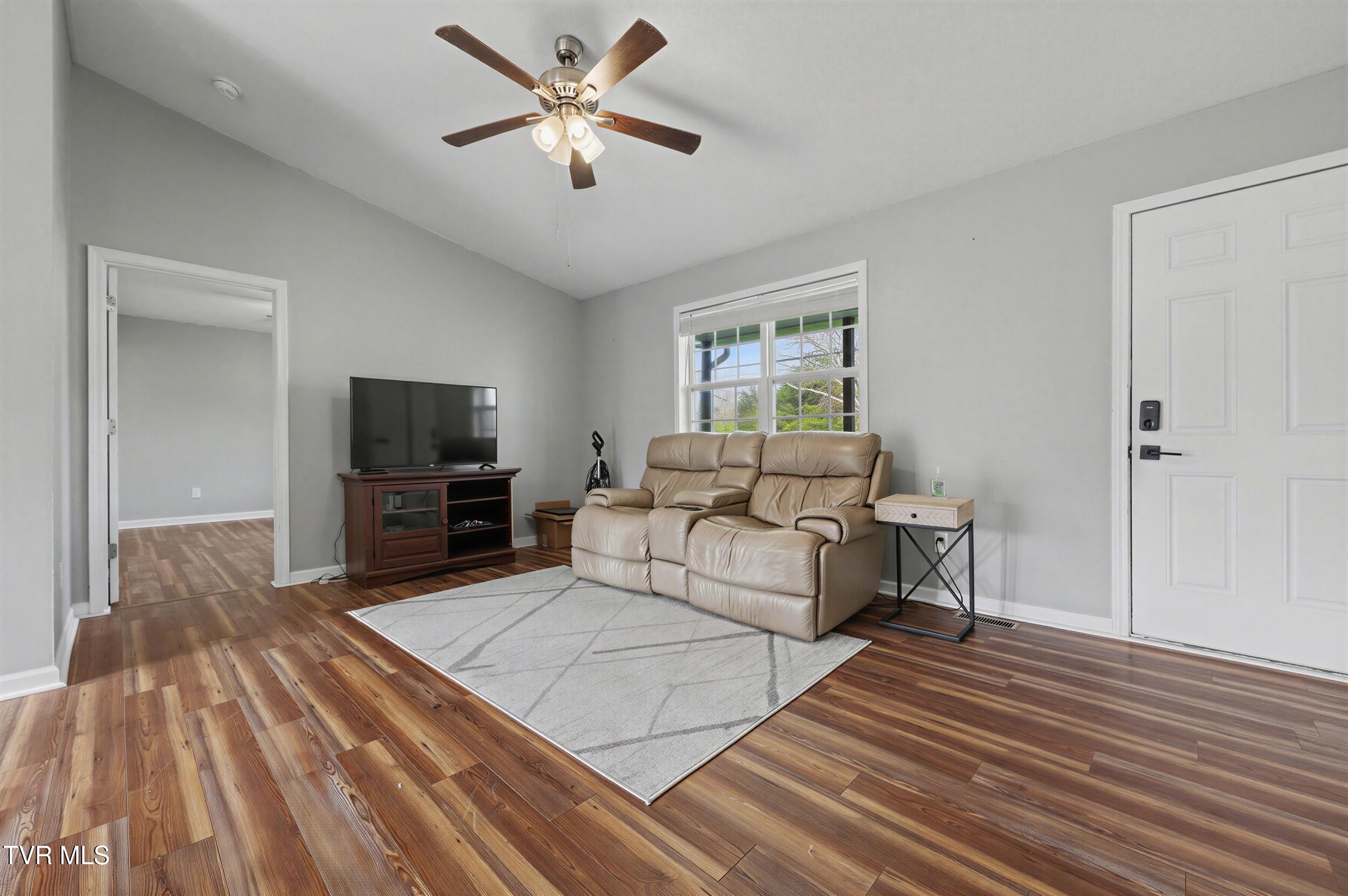 1630 Whitehouse Road Greeneville, TN 37745 - Photo 7 of 26 7_6