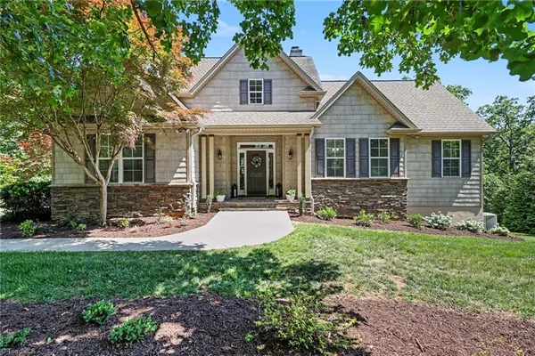 $923,900 | 242 Harbor Drive East, Lexington, NC 27292