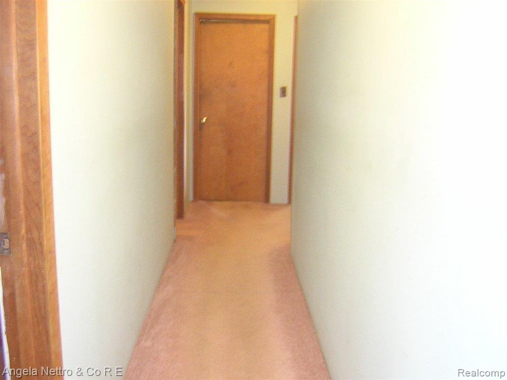 10880 Judd Road Willis, MI 48191 - Photo 16 of 23 HALLWAY