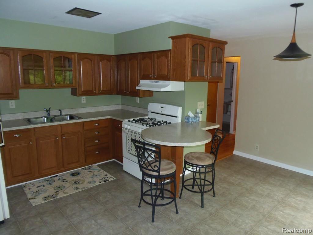9444 Hyne Road Brighton, MI 48114 - Photo 14 of 34 2567.jpg