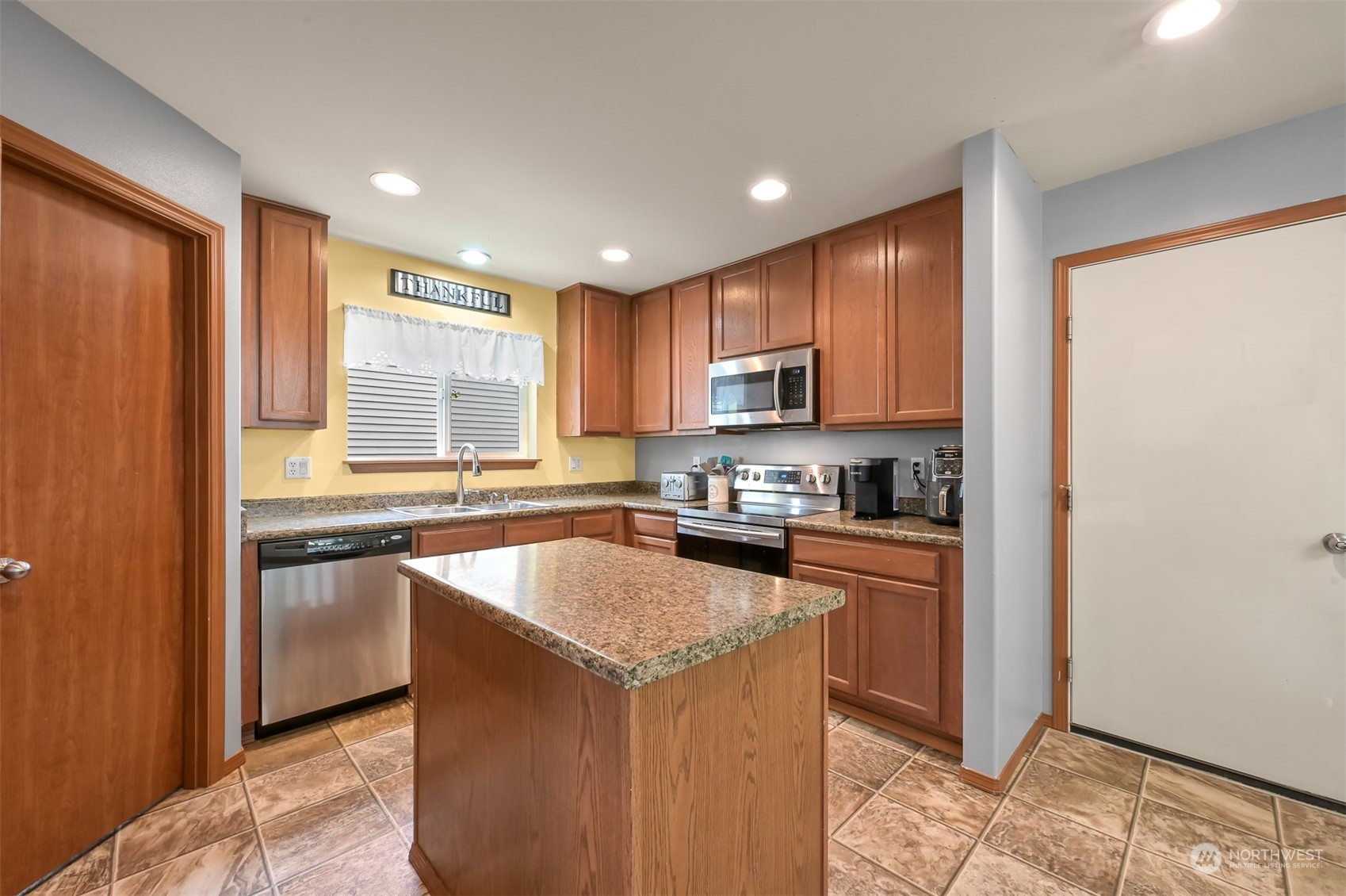 5332 Razor Peak Drive Mount Vernon, WA 98273 - Photo 12 of 31 Gallery Image 12