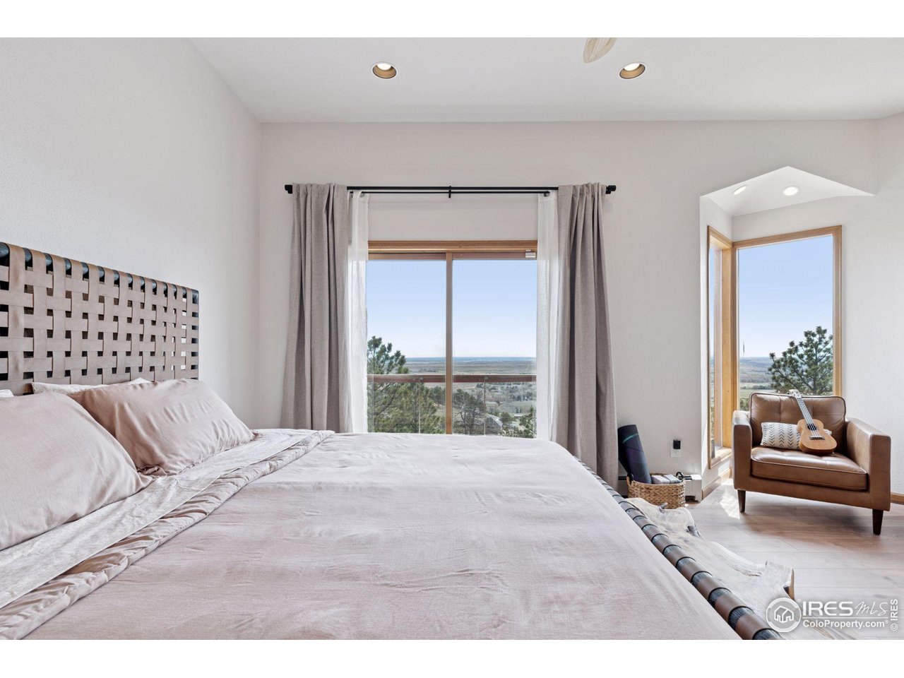 8654 Thunderhead Drive Boulder, CO 80302 - Photo 9 of 40 a bedroom with a large bed and a large window