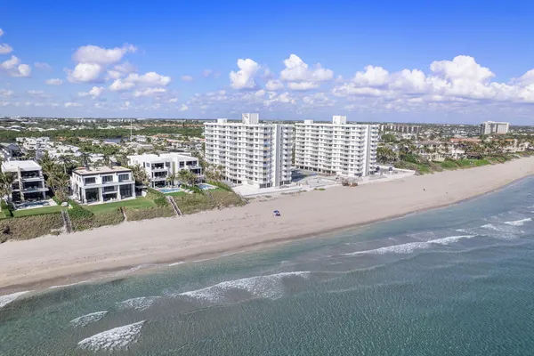 $899,000 | 4505 South Ocean Boulevard, Unit 307, Highland Beach, FL 33487