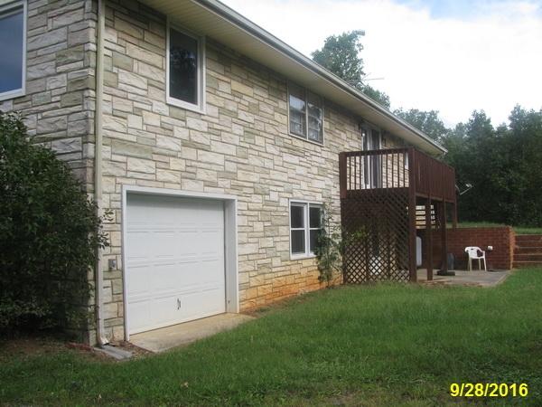 3001 Saunders Road Vinton, VA 24179 - Photo 2 of 16 IMG_544_14