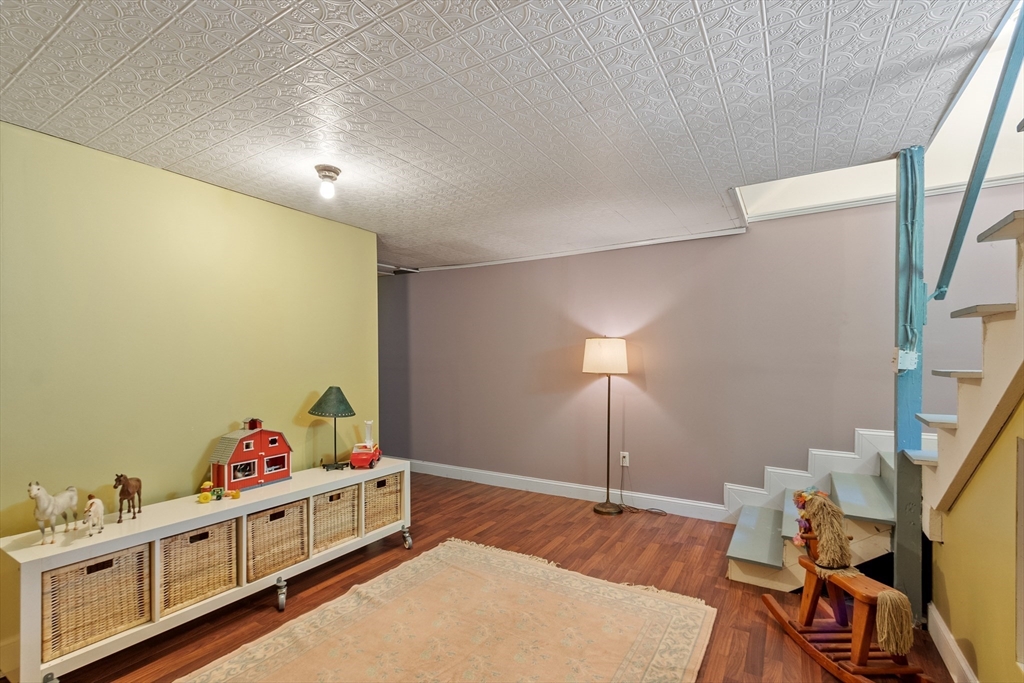4 Prospect Hill Road Harvard, MA 01451 - Photo 23 of 37 a very nice looking room with a bed
