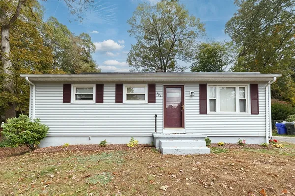 $284,900 | 101 Regal Street, Springfield, MA 01118