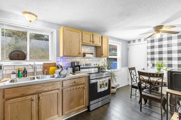 $284,900 | 101 Regal Street, Springfield, MA 01118