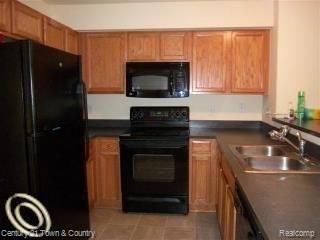 1156 Faulkner, Unit 4 Troy, MI 48083 - Photo 5 of 10