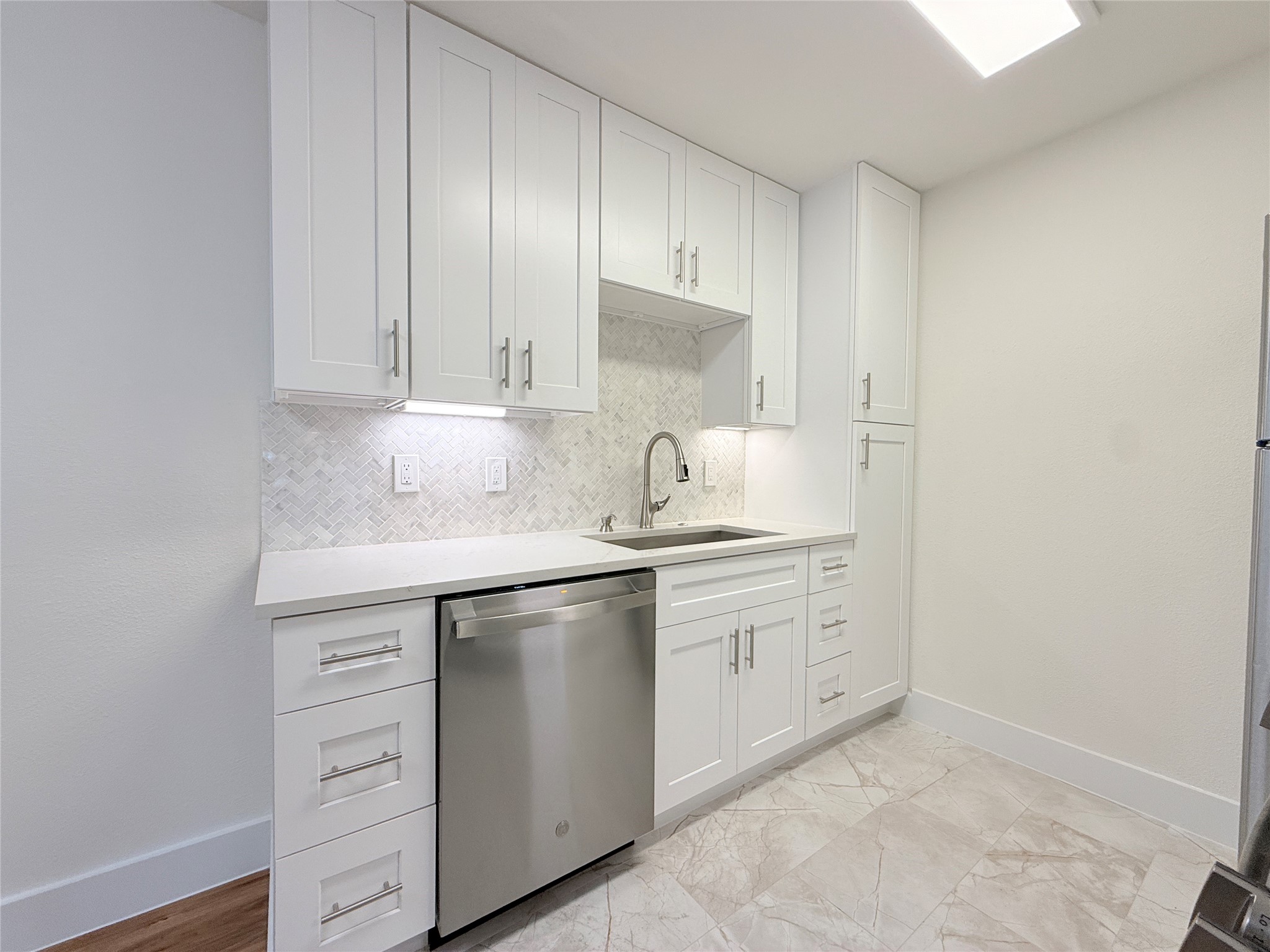 2350 Bering Drive, Unit 114 Houston, TX 77057 - Photo 7 of 24 Gallery Image 7