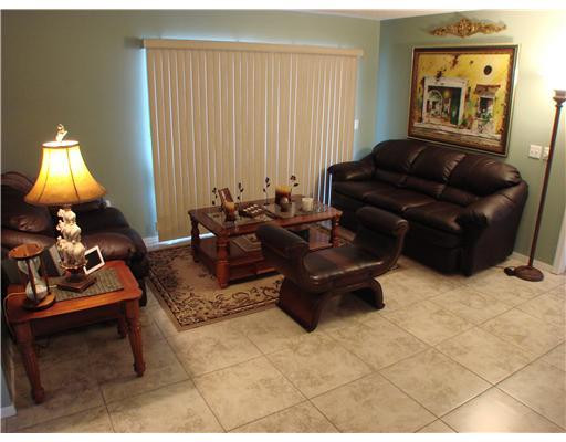 5065 Wiles Road, Unit 203 Pompano Beach, FL 33073 - Photo 5 of 10 Den/Family/Great Room