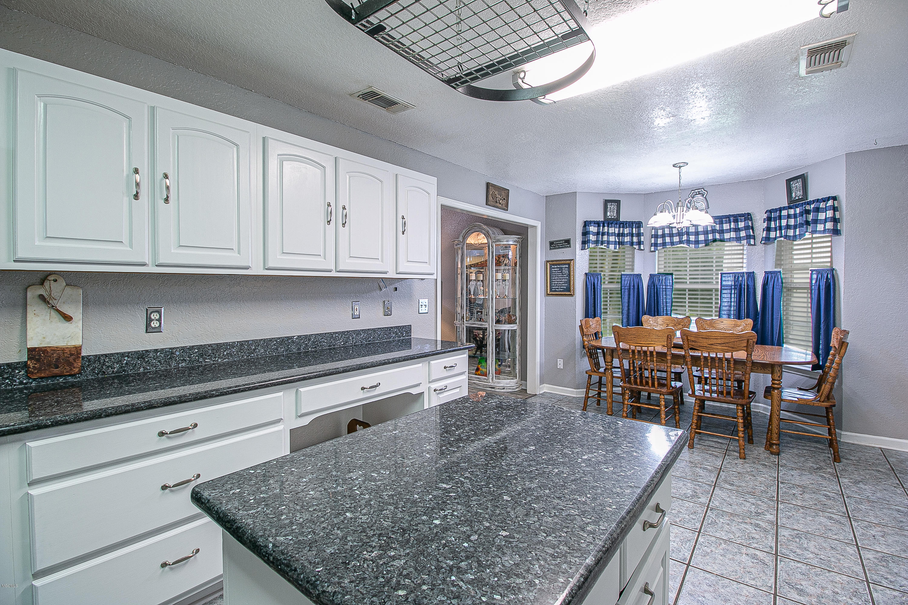 19070 Landon Road Gulfport, MS 39503 - Photo 12 of 32 Listing Photos-146