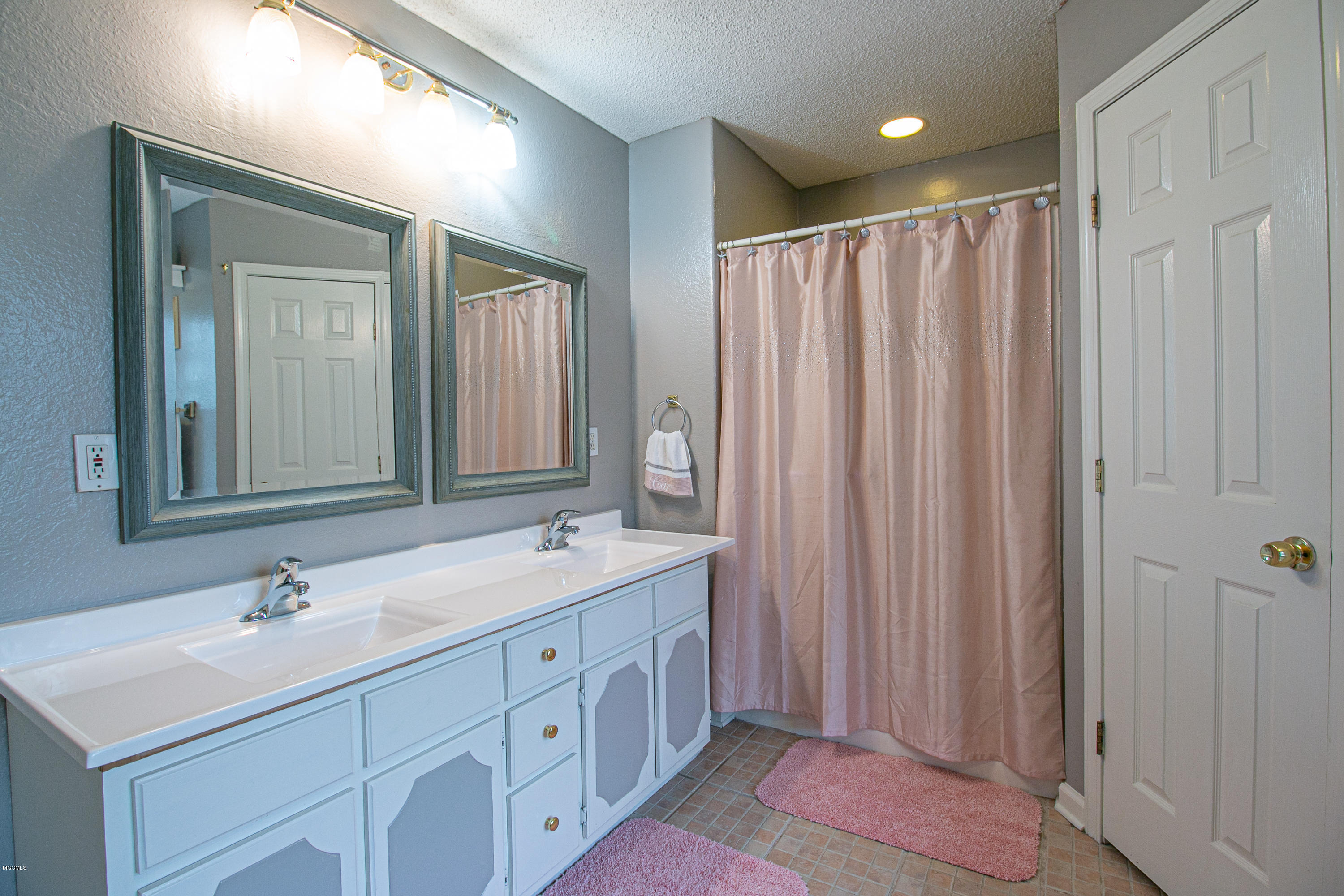 19070 Landon Road Gulfport, MS 39503 - Photo 17 of 32 Listing Photos-152