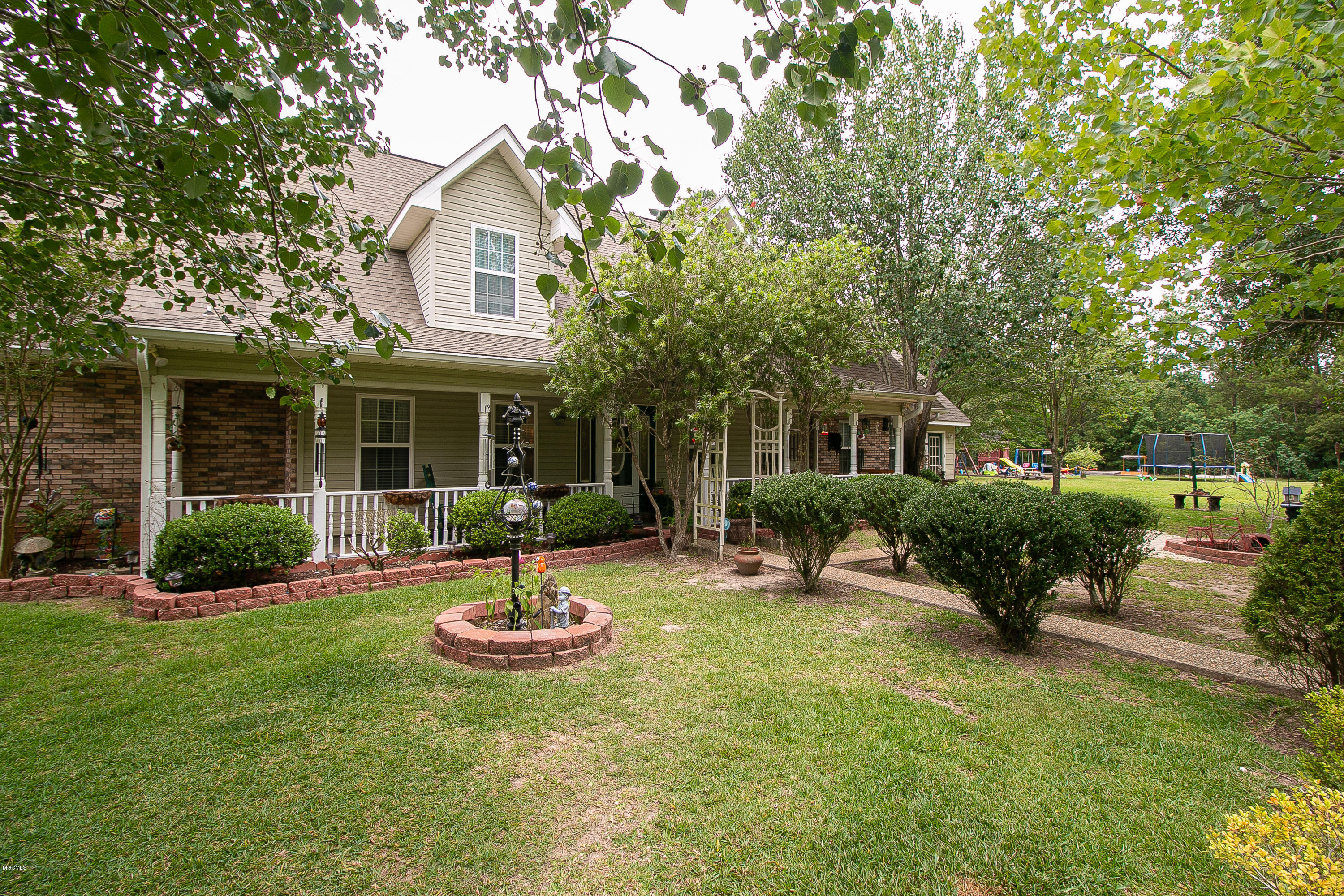 19070 Landon Road Gulfport, MS 39503 - Photo 2 of 32 Listing Photos-137