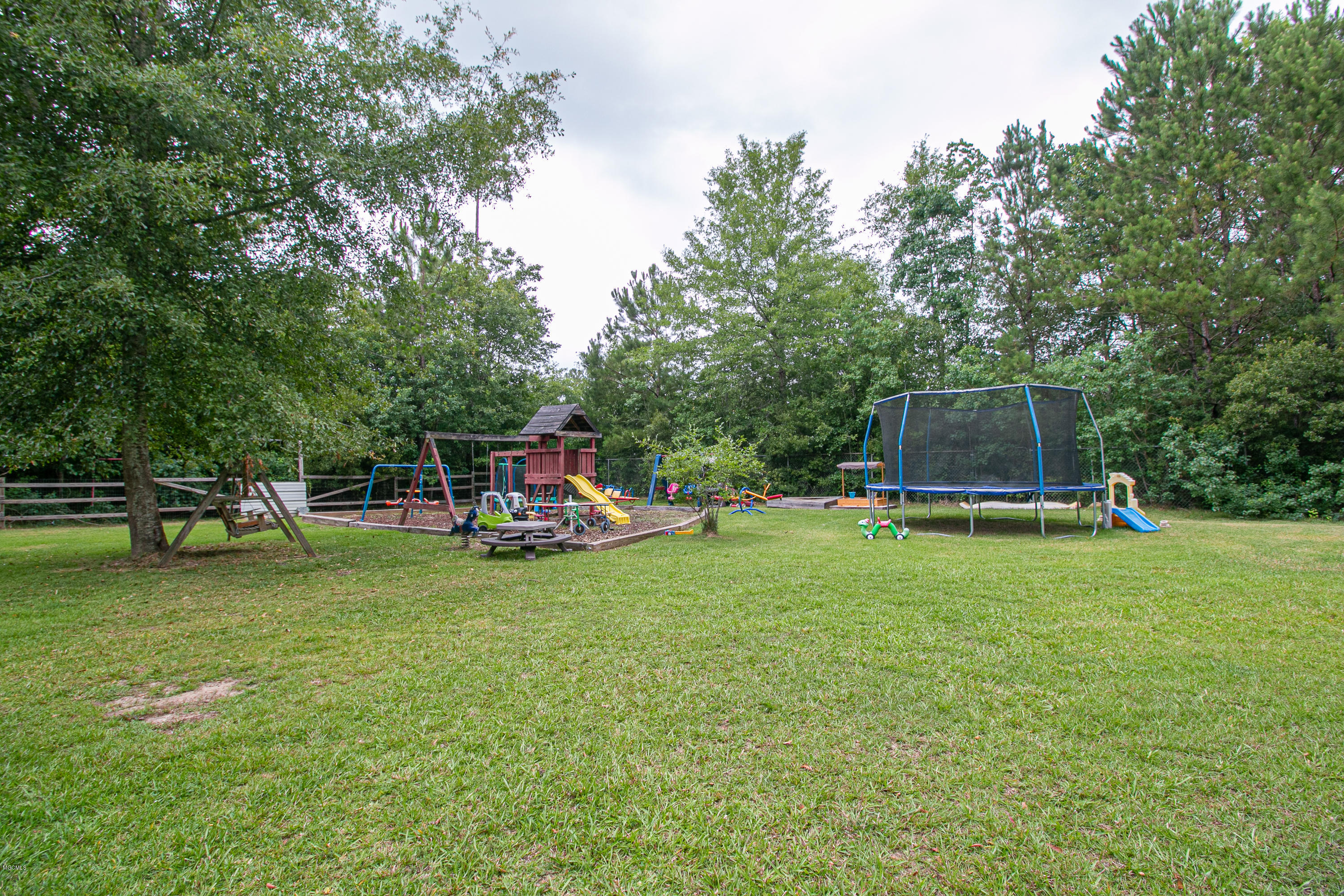19070 Landon Road Gulfport, MS 39503 - Photo 5 of 32 Listing Photos-200-4