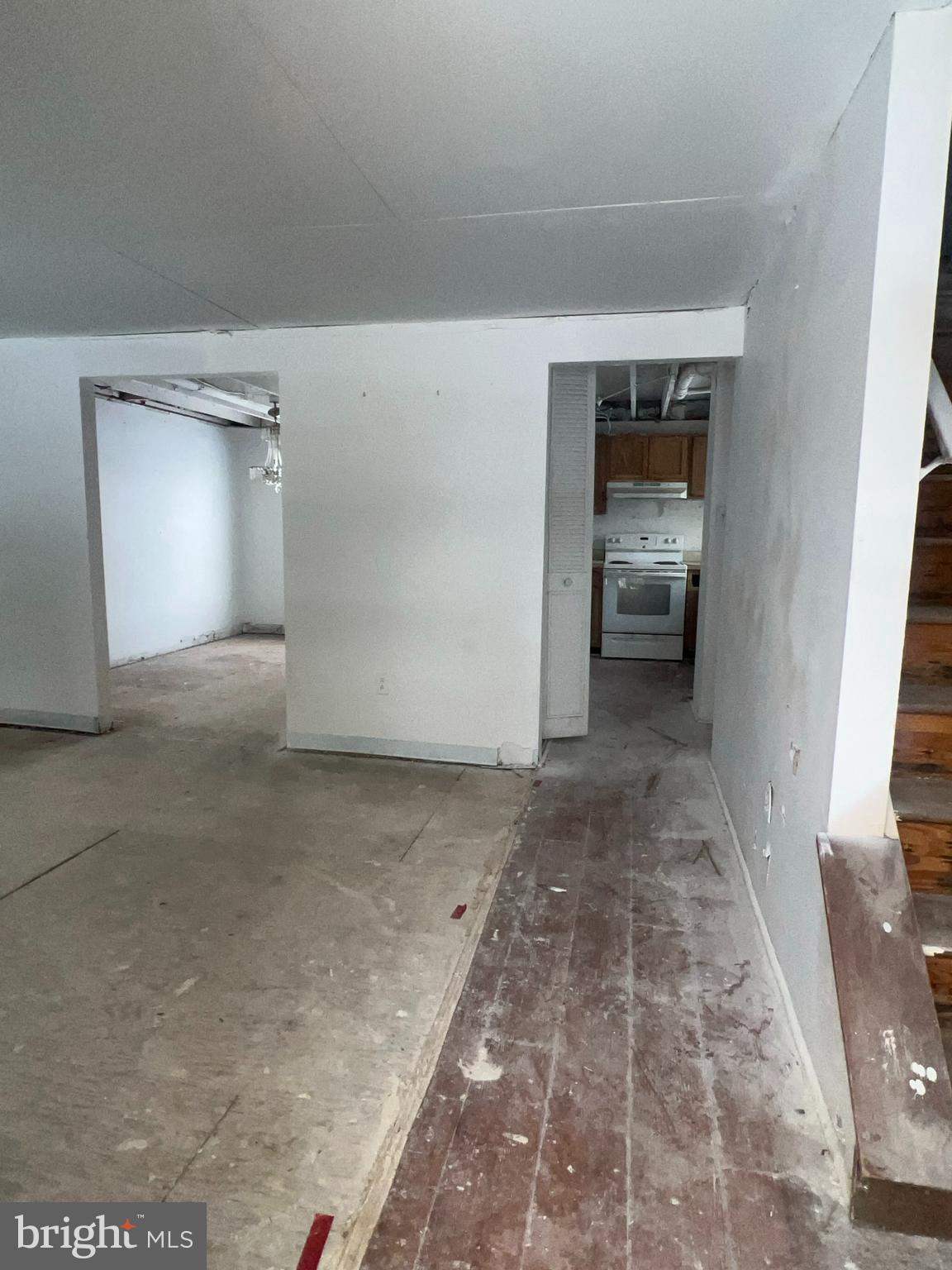 7215 North Alter Street Baltimore, MD 21207 - Photo 2 of 10 FRONT DOOR VIEW