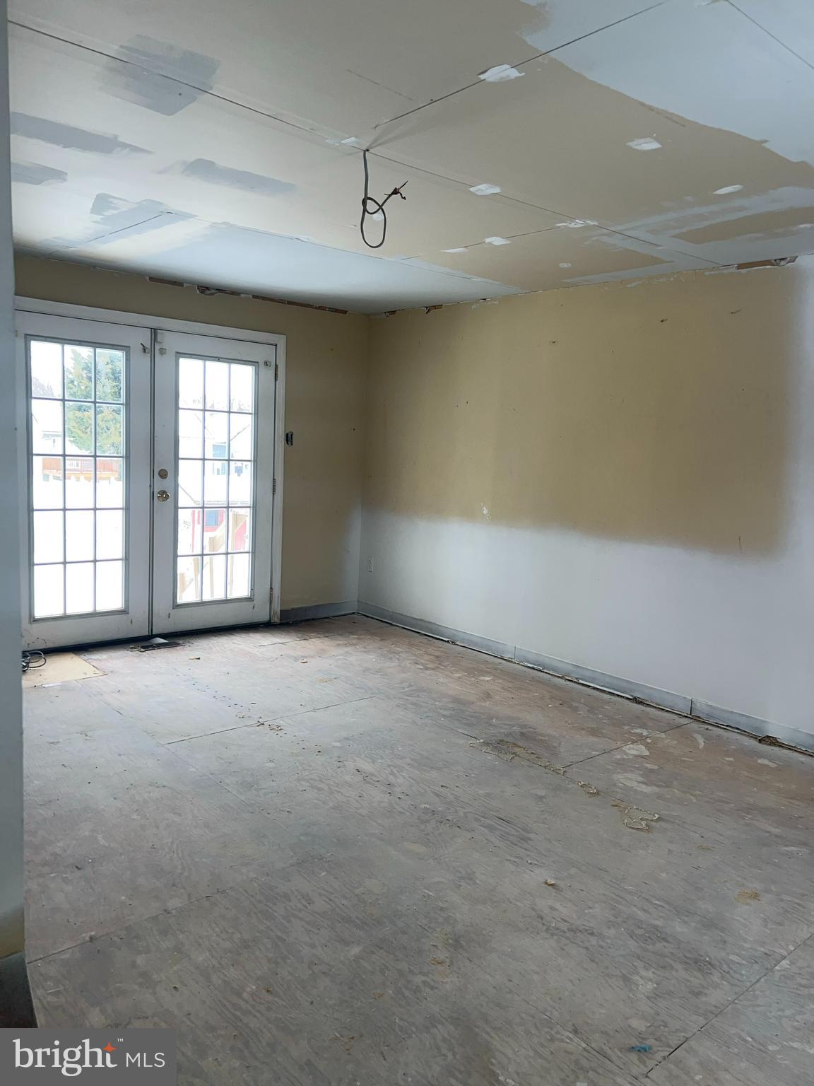 7215 North Alter Street Baltimore, MD 21207 - Photo 5 of 10 FAMILY ROOM