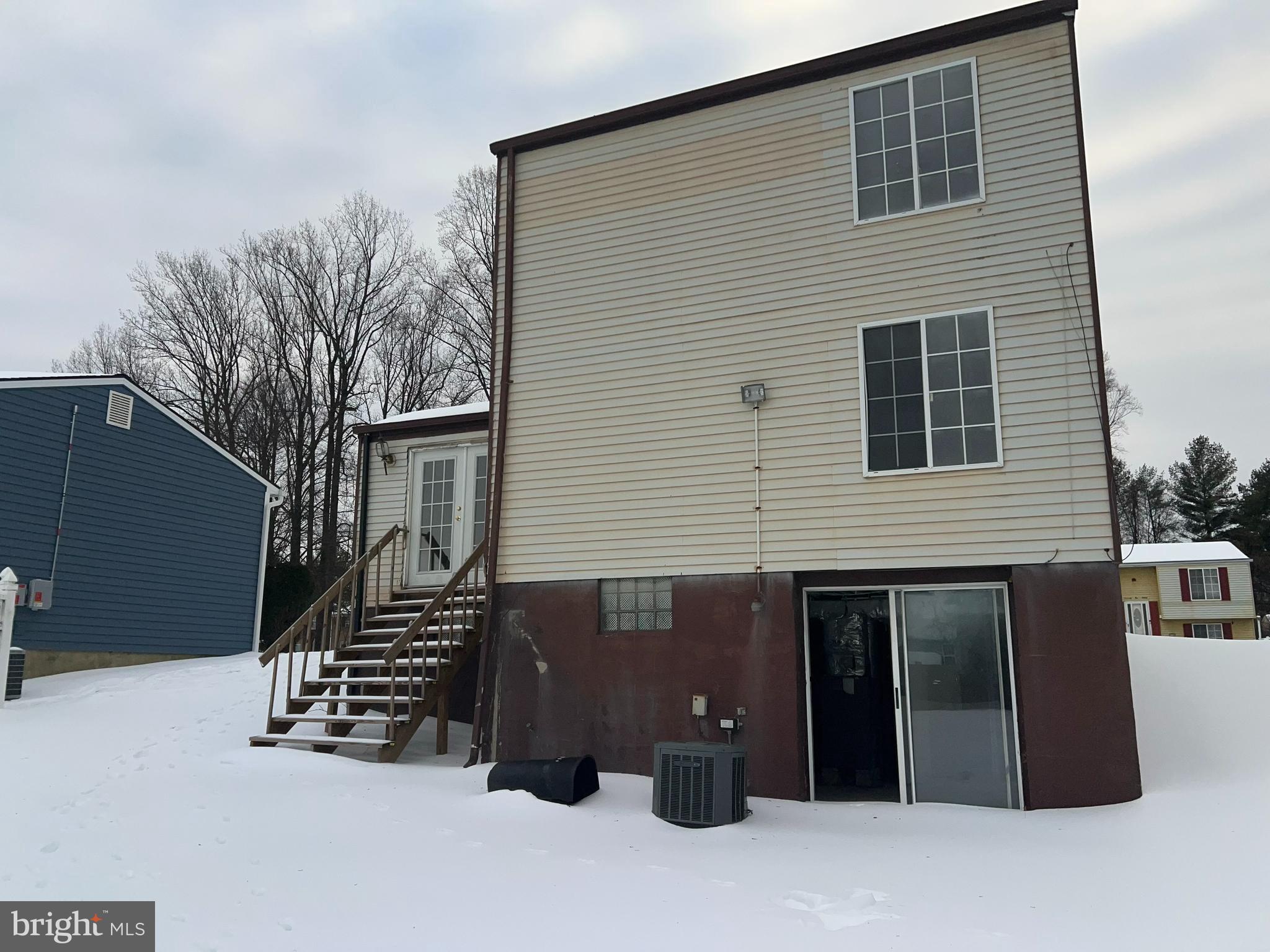 7215 North Alter Street Baltimore, MD 21207 - Photo 9 of 10 REAR