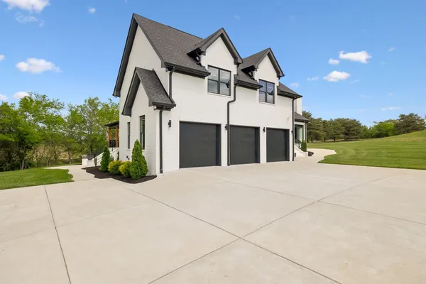 $1,332,000 | 4223 Ironwood Drive, Greenbrier, TN 37073