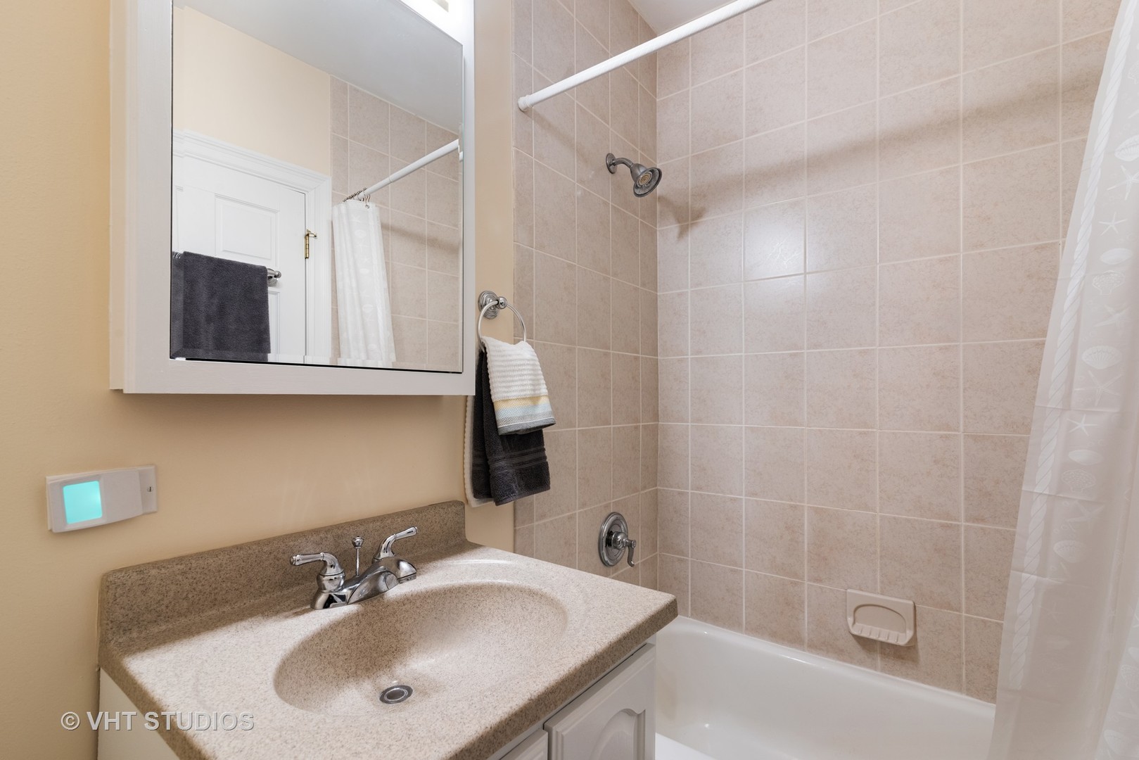 1117 Hibbard Road Wilmette, IL 60091 - Photo 15 of 24 Gallery Image 15