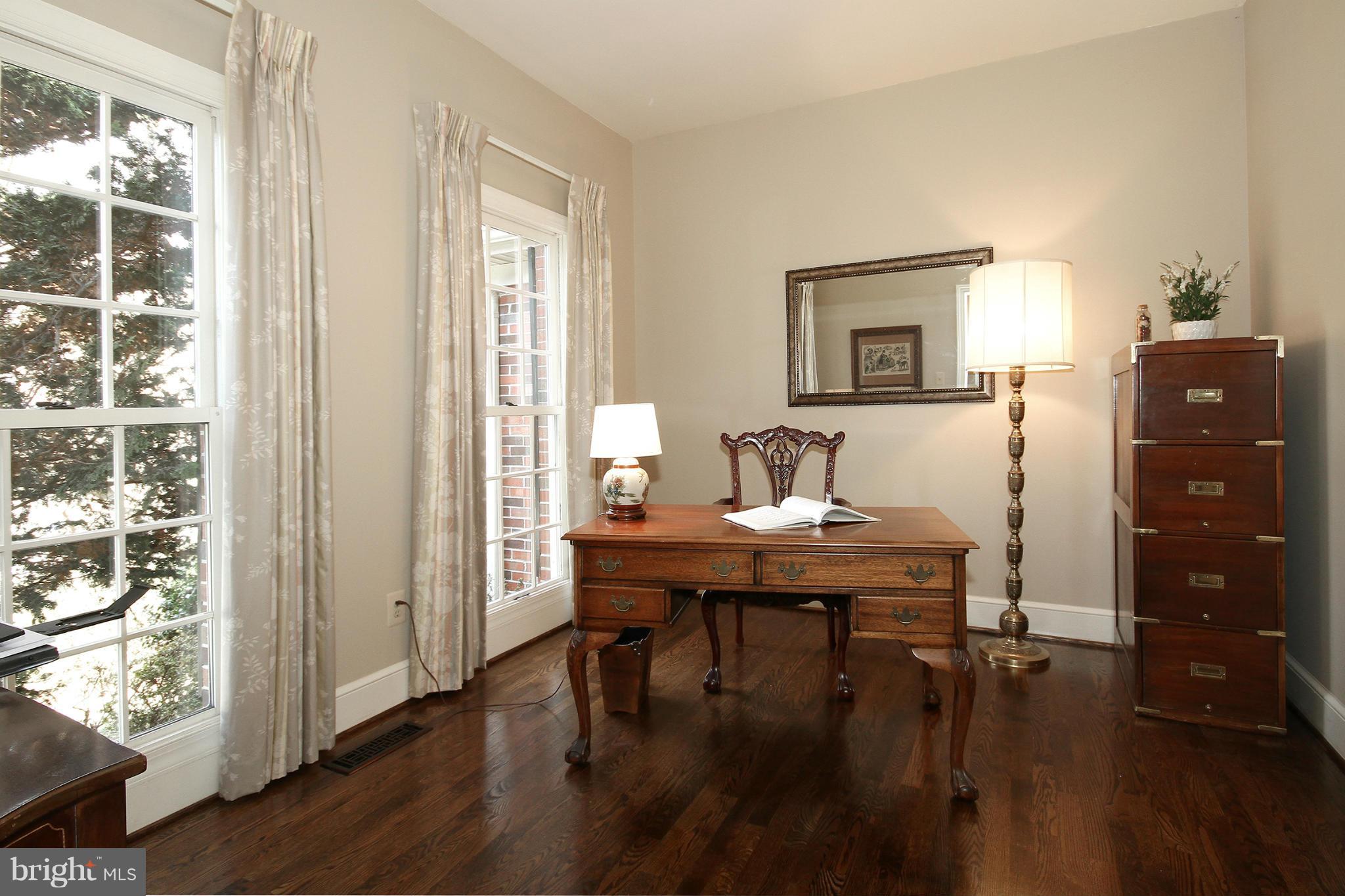 1207 Tottenham Court Reston, VA 20194 - Photo 12 of 30 Library/Office