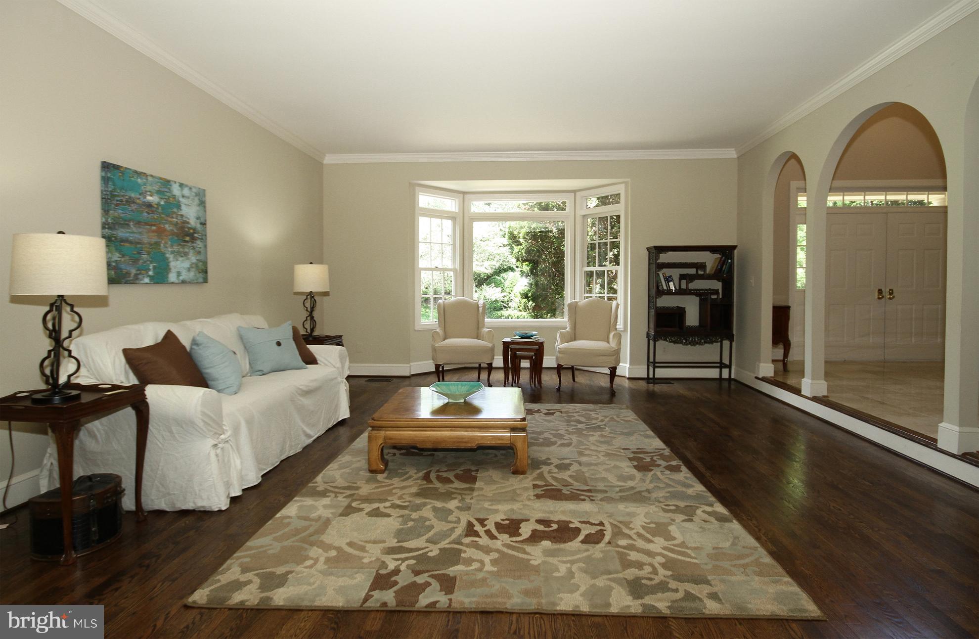 1207 Tottenham Court Reston, VA 20194 - Photo 3 of 30 Living Room
