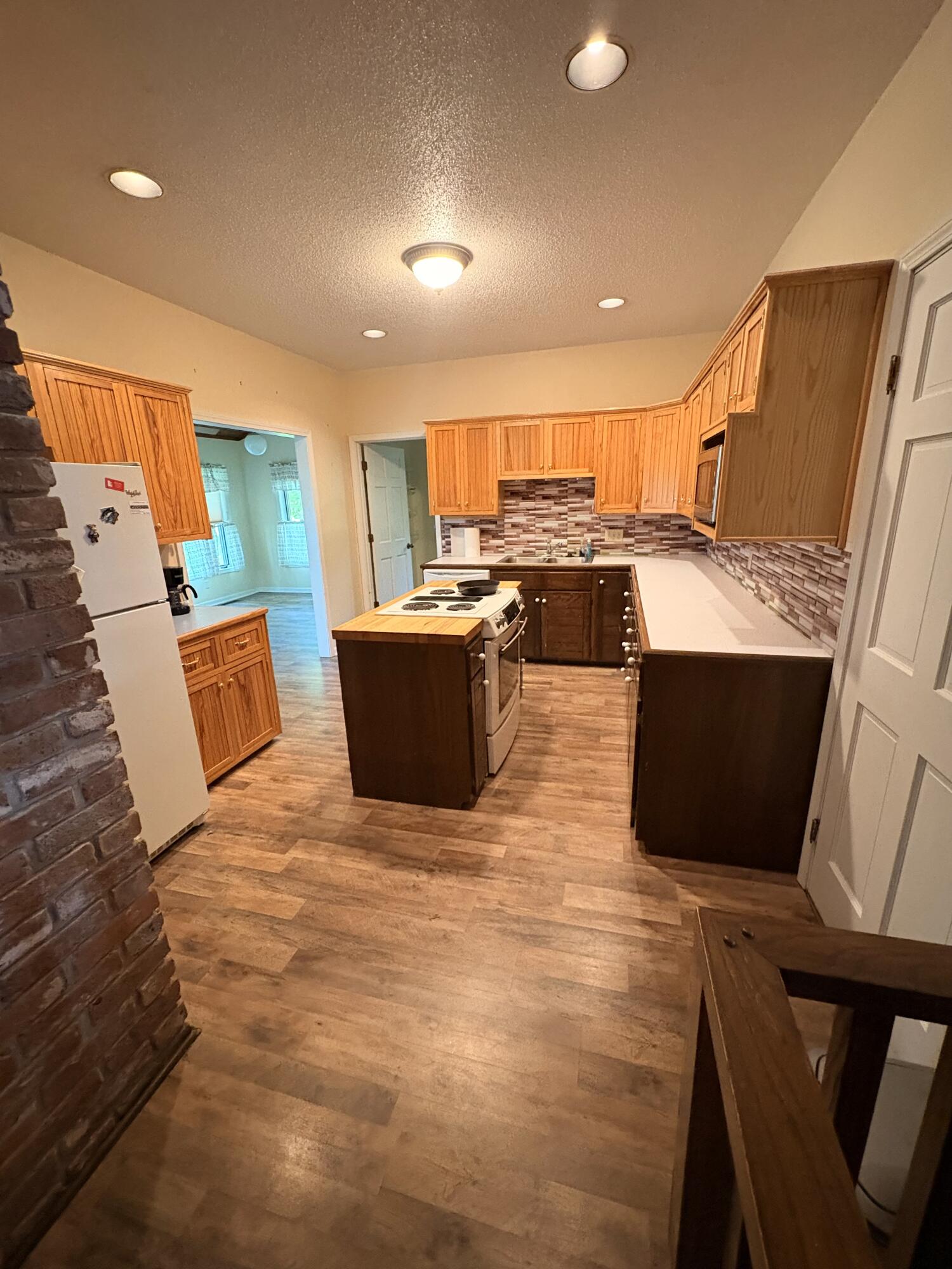 1352 East 400th Road Bolivar, MO 65613 - Photo 11 of 71 Spacious Kitchen