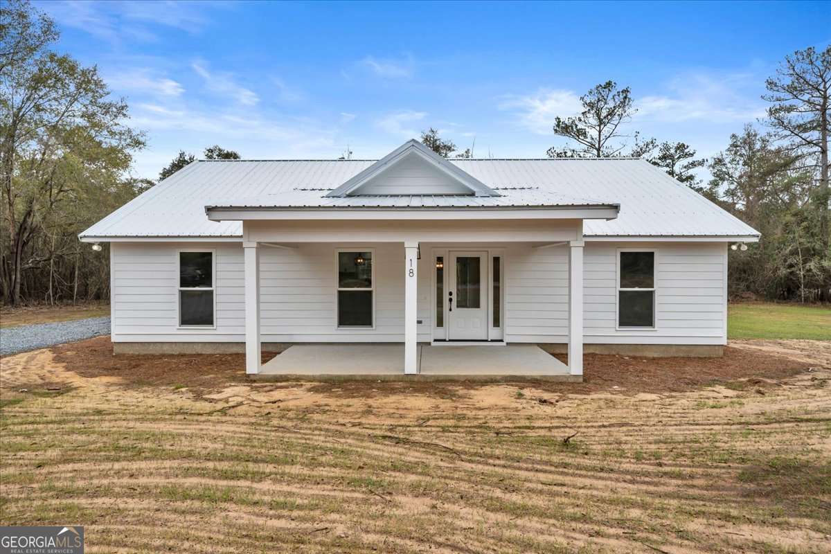 183 Bluegill Road Vienna, GA 31092 - Photo 5 of 67 a front view of a house with a yard