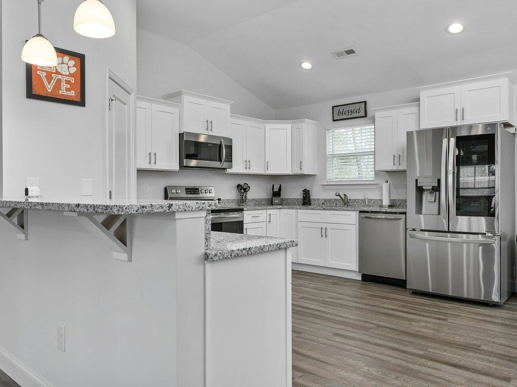 407 Bramlett Road Taylors, SC 29687 - Photo 11 of 31
