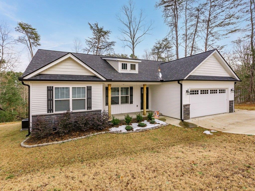 407 Bramlett Road Taylors, SC 29687 - Photo 2 of 31