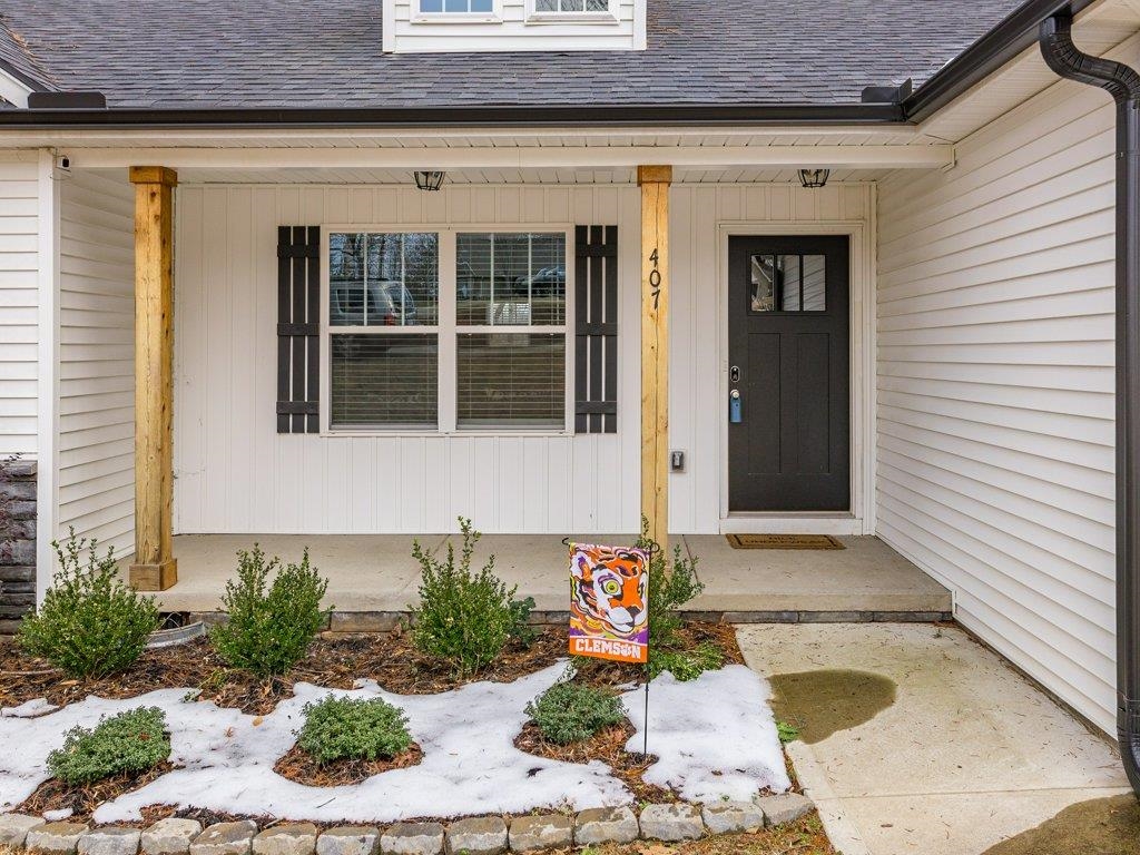 407 Bramlett Road Taylors, SC 29687 - Photo 5 of 31