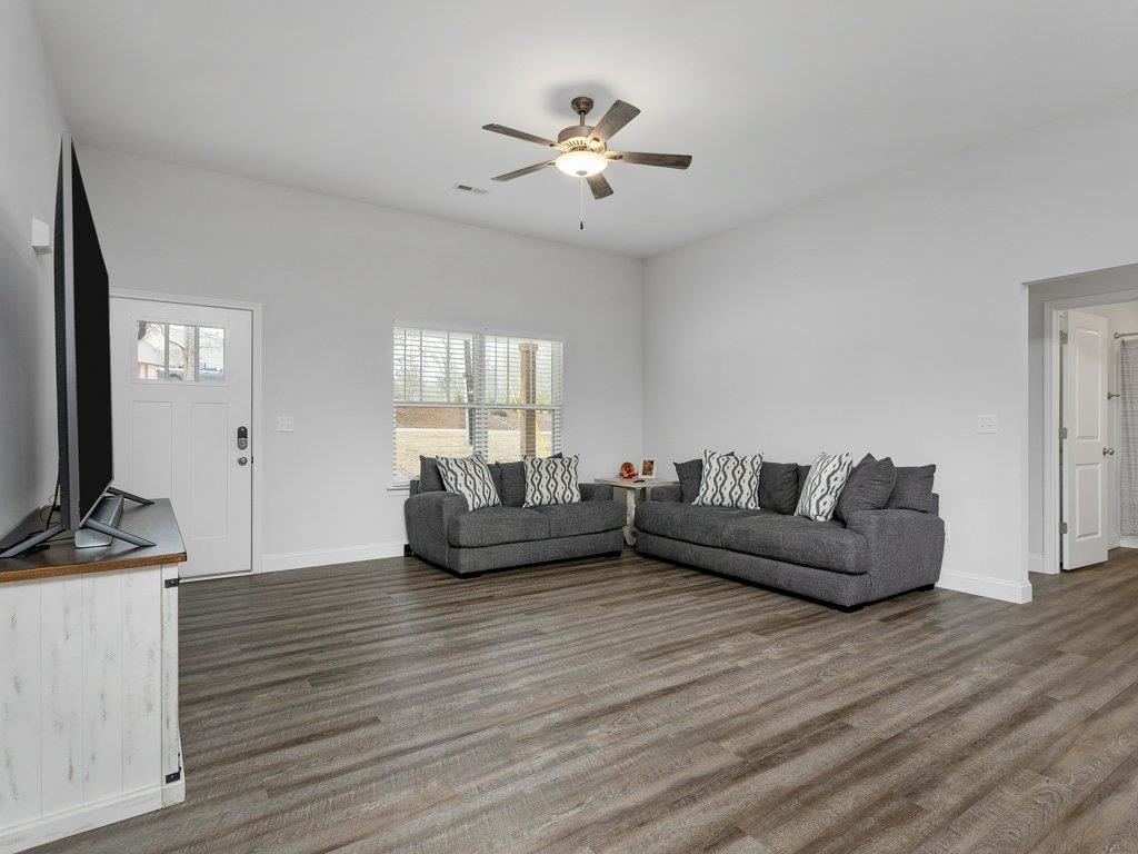 407 Bramlett Road Taylors, SC 29687 - Photo 8 of 31