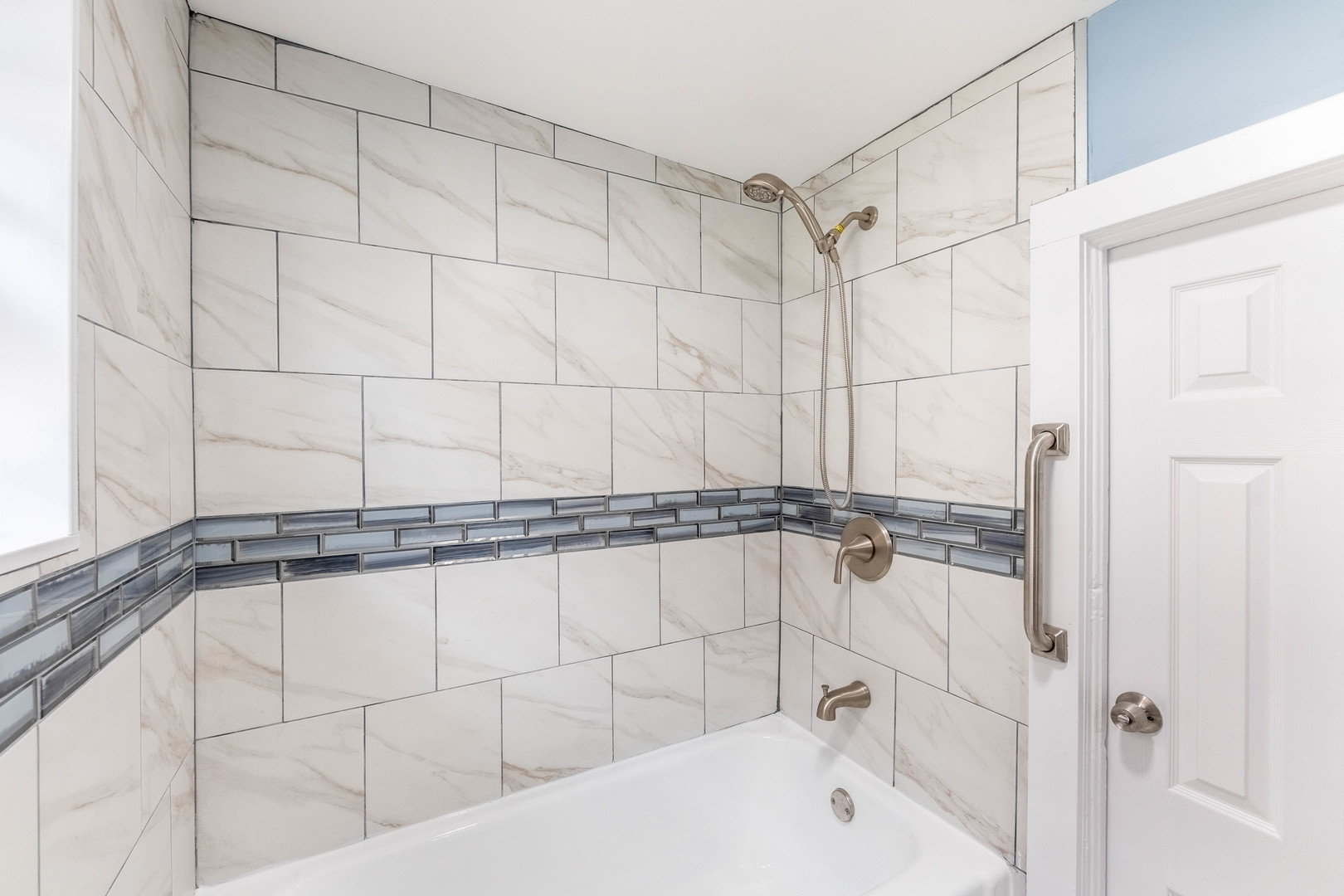 2027 West 18th Place, Unit 2 Chicago, IL 60608 - Photo 18 of 21 a bathroom with a shower and a bathtub