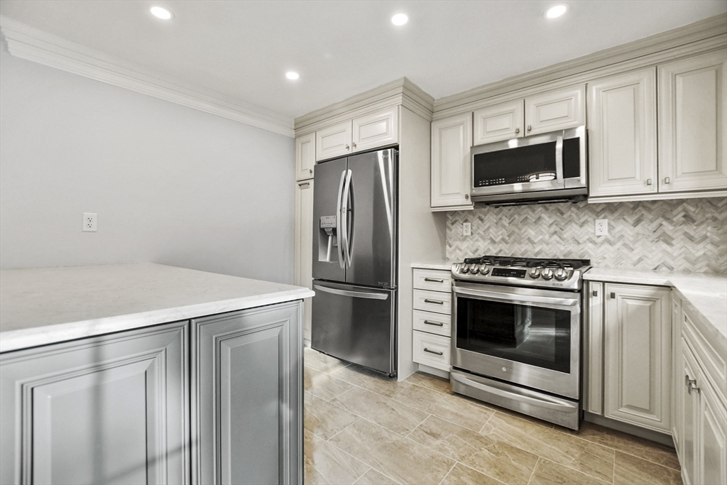 41 Boston Road, Unit 185 Billerica, MA 01862 - Photo 3 of 29 Gallery Image 3