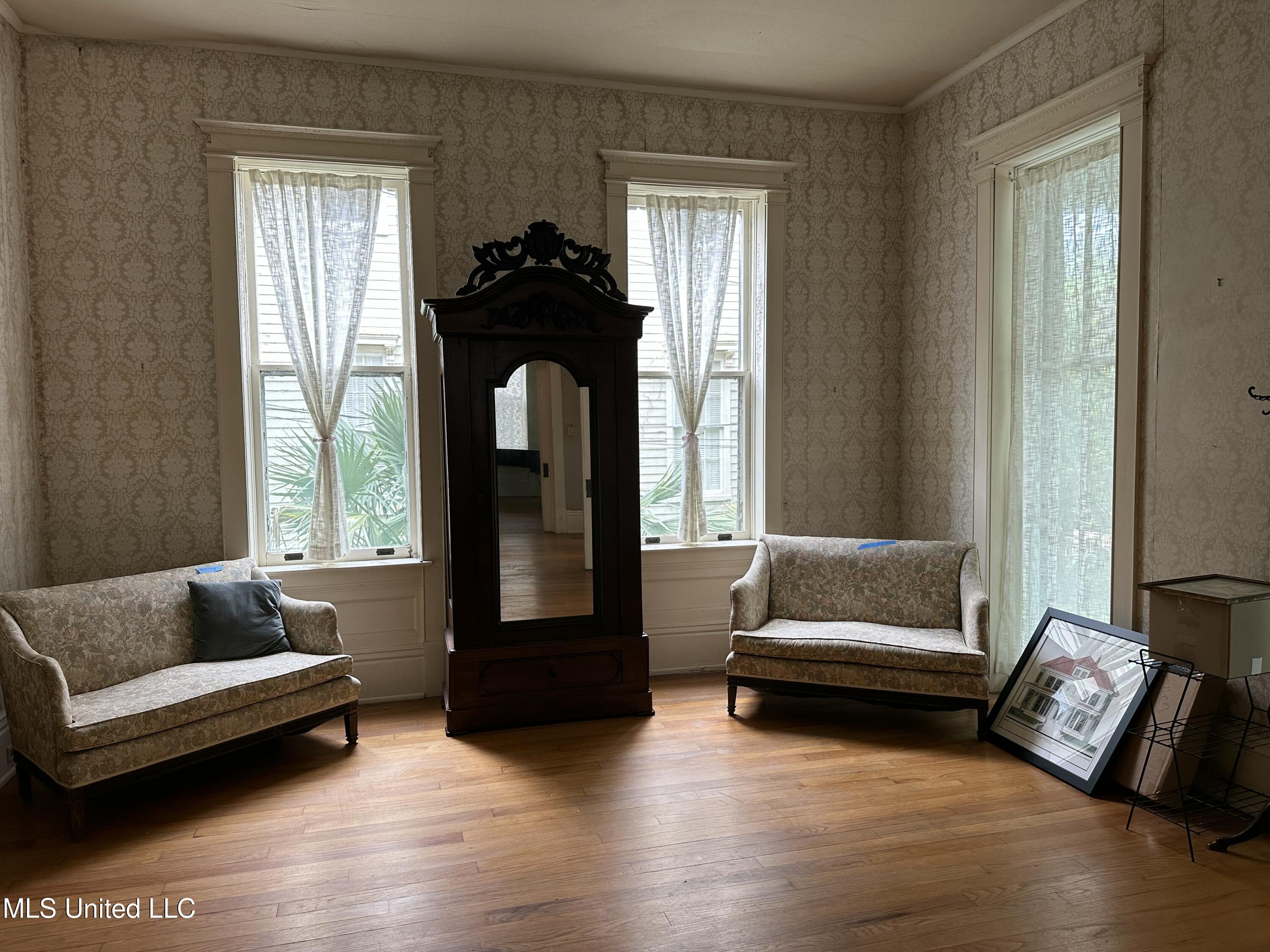 309 South Commerce Street Natchez, MS 39120 - Photo 5 of 19 IMG_7353