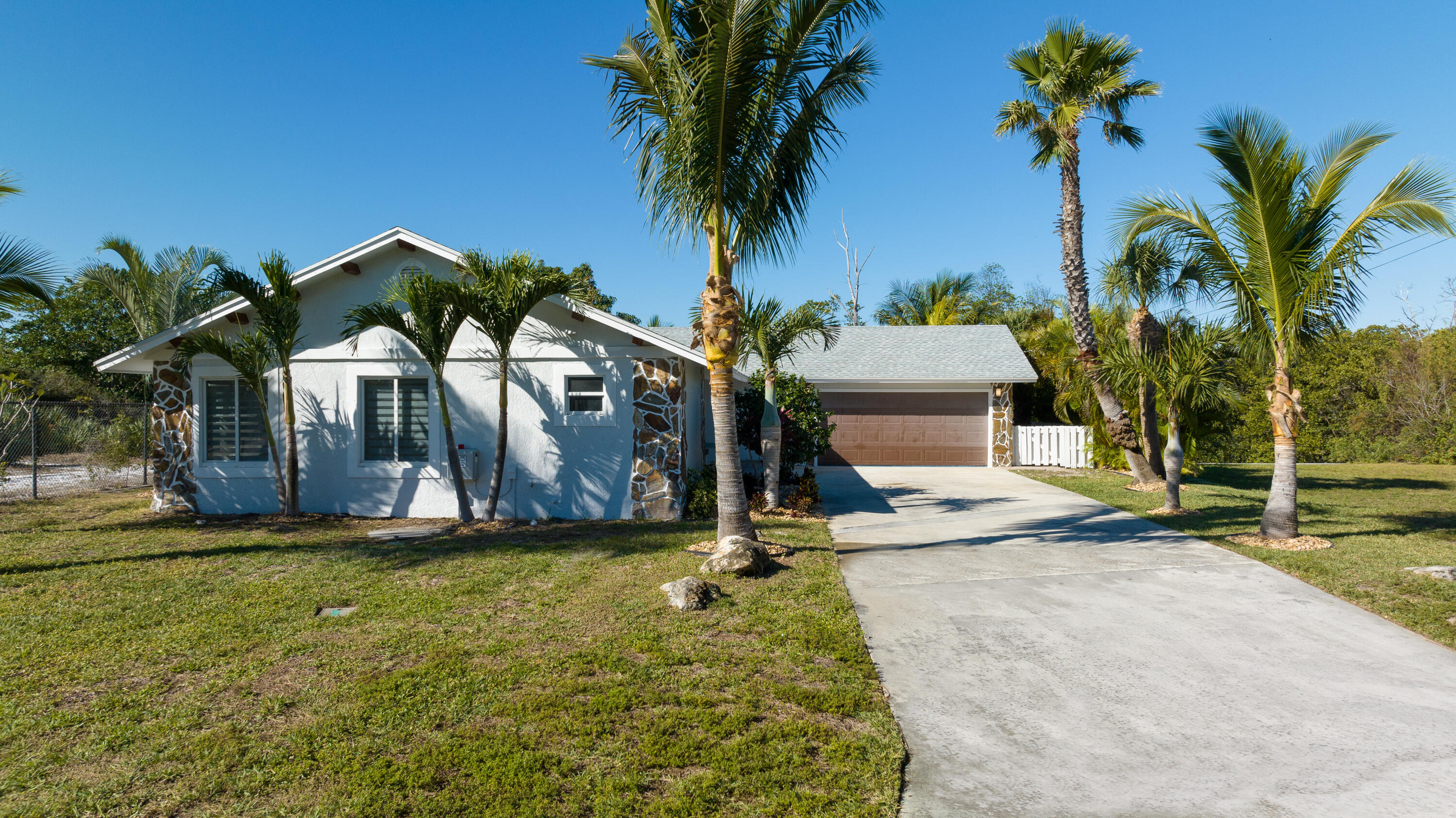 13757 Cocoanut Avenue Juno Beach, FL 33408 - Photo 30 of 31 a view of a park with a tree