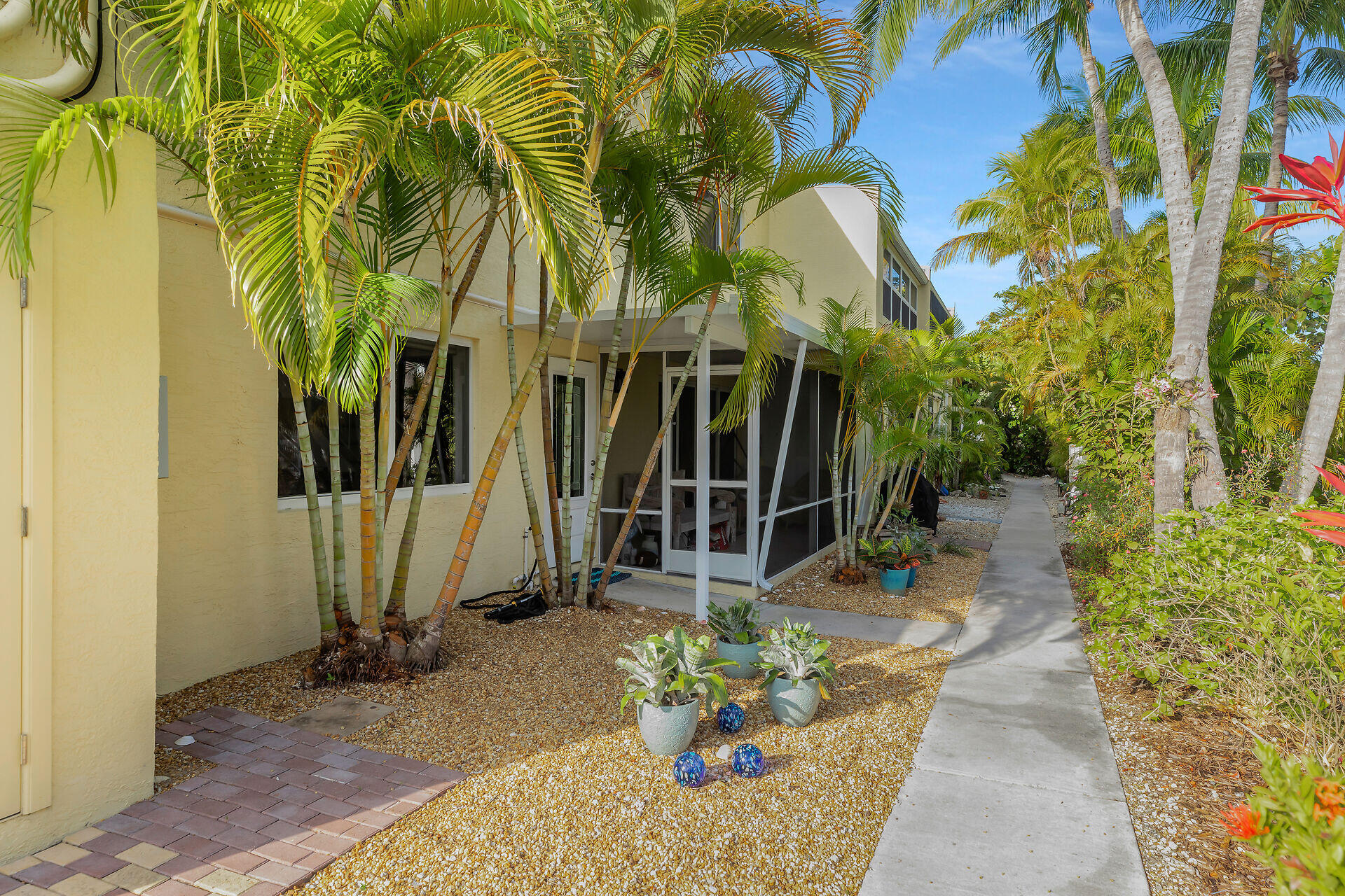 591 Sombrero Beach Road, Unit 8B Marathon, FL 33050 - Photo 10 of 43 Front entrance