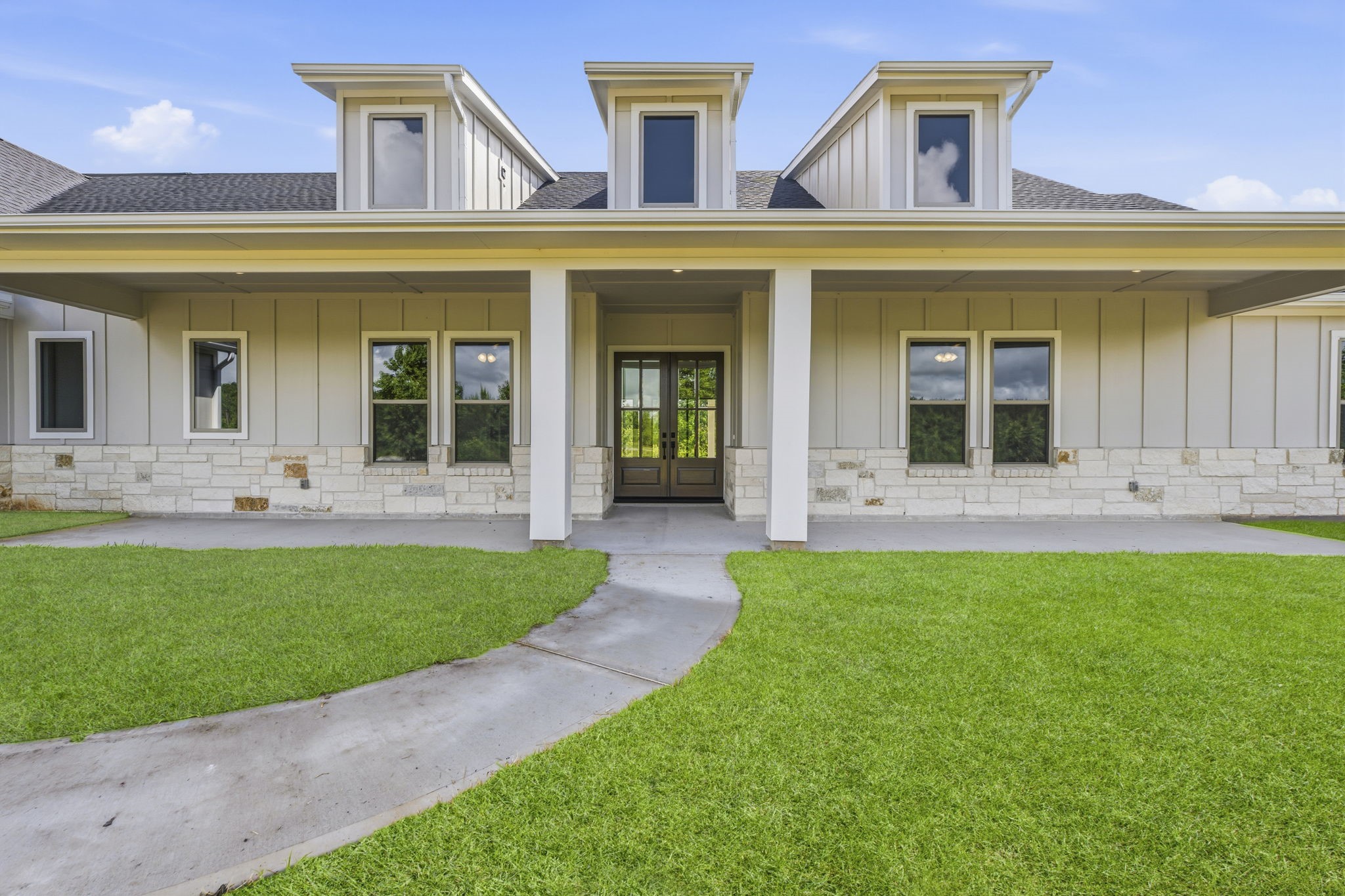 16140 Frst Ml Road Willis, TX 77378 - Photo 5 of 48 Relaxing front porch. Grass is AI generated.