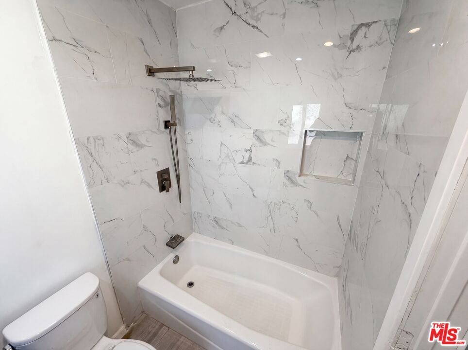 1007 East Citrus Edge Street Azusa, CA 91702 - Photo 17 of 33