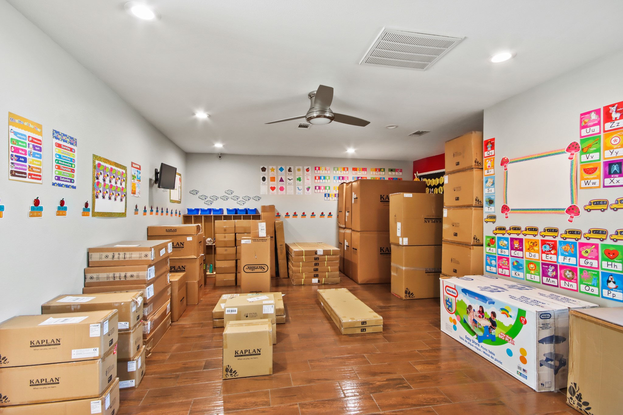 5302 Treaschwig Road Spring, TX 77373 - Photo 11 of 50 a very nice looking room with many windows