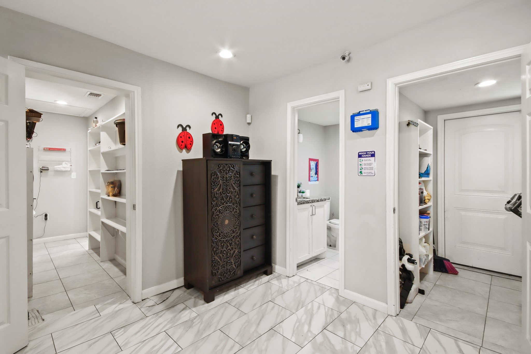 5302 Treaschwig Road Spring, TX 77373 - Photo 39 of 50 a view of a hallway with closet and bathroom