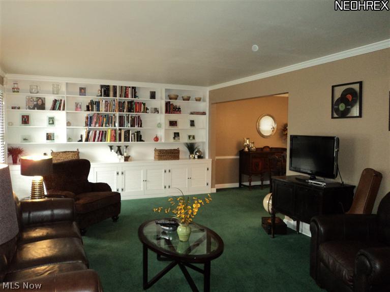 915 Brainard Road Cleveland, OH 44143 - Photo 3 of 11