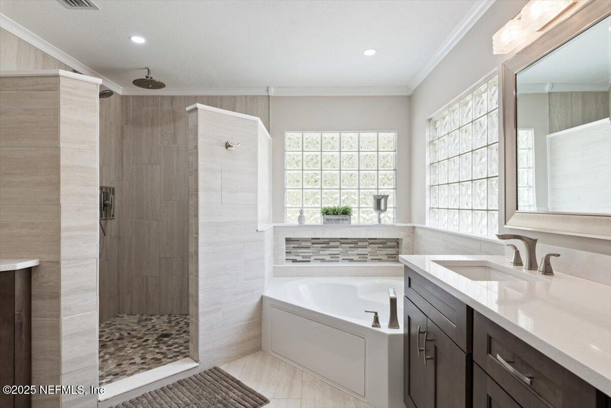 252 Crooked Court St. Johns, FL 32259 - Photo 27 of 72 016-Master Bath