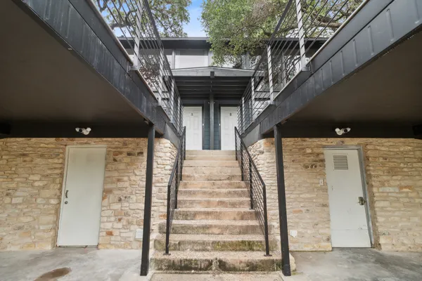 $2,900 | 1501 Rockdale Circle, Unit A, Austin, TX 78704
