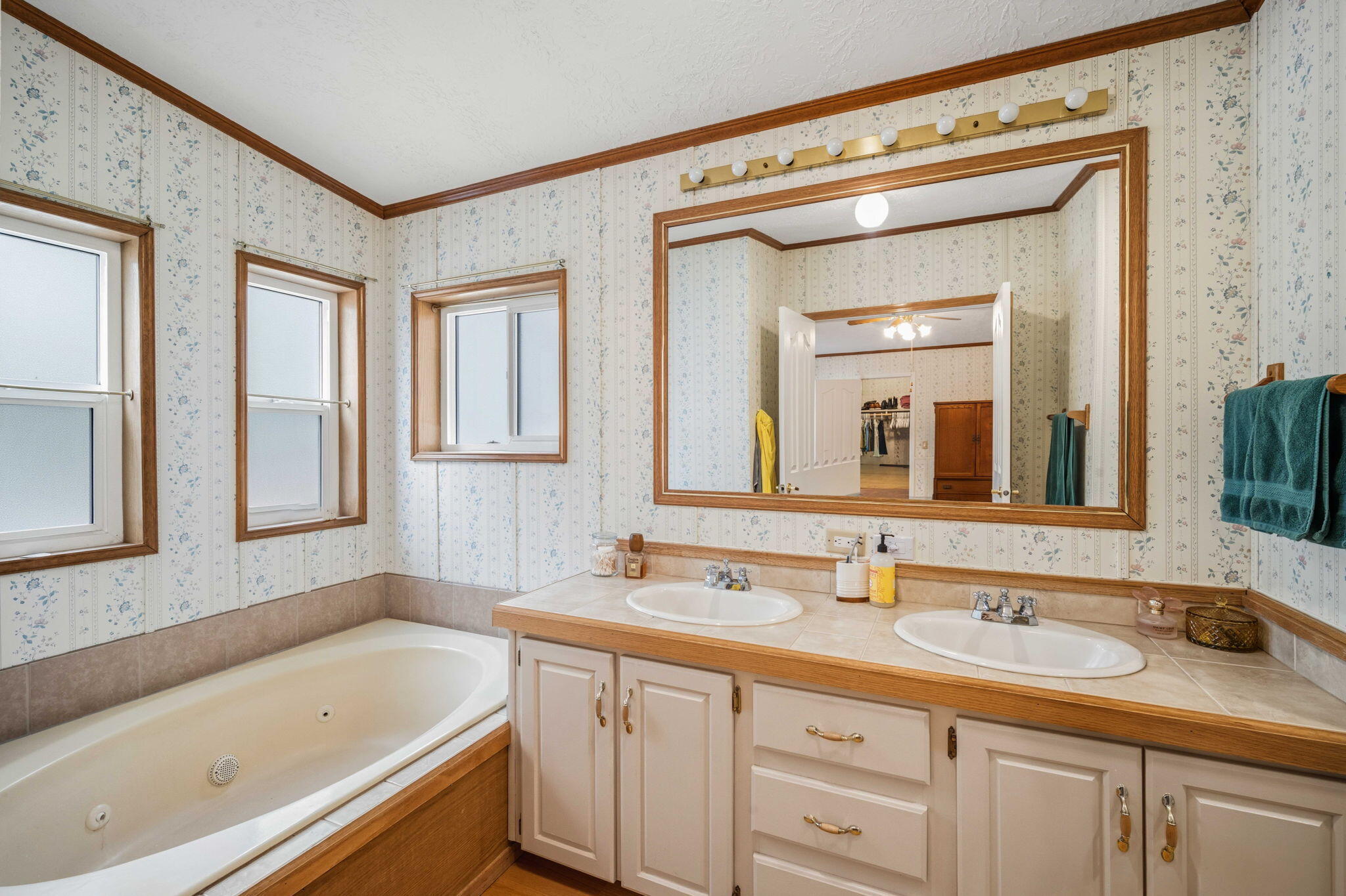 147135 Bills Road Gilchrist, OR 97737 - Photo 22 of 45 Primary bathroom