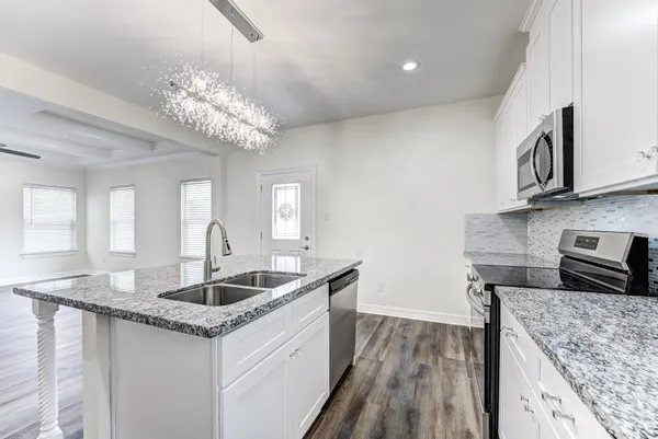 $1,950 | 410 North 4th Street, Beasley, TX 77417