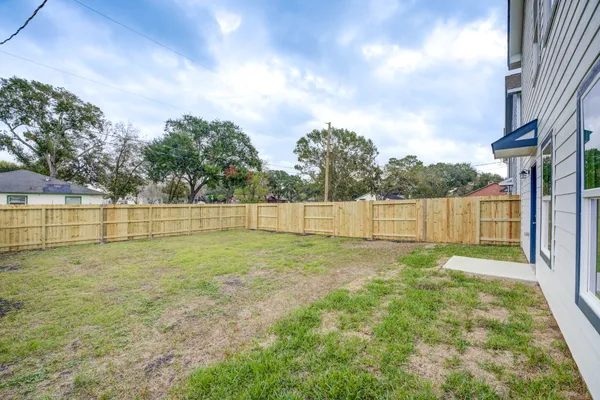 $1,950 | 410 North 4th Street, Beasley, TX 77417