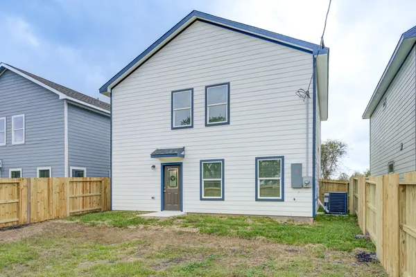 $1,950 | 410 North 4th Street, Beasley, TX 77417