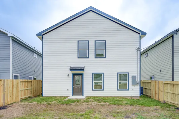 $1,950 | 410 North 4th Street, Beasley, TX 77417